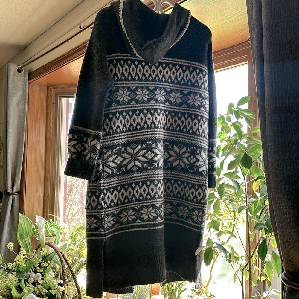 Ricki’s grey and white knitted cardigan​​​​​​​​ - Picture 2 of 6